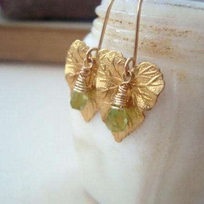 Ivy Leaf Necklace With Green Opal Glass Gold..