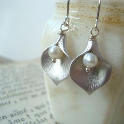 Silver Calla Lily Necklace With White Pearl Bridal..