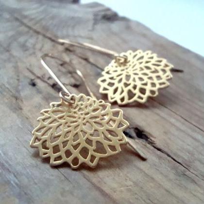 Gold Chrysanthemum Earrings Gold Metalwork Simple..