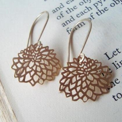 Gold Chrysanthemum Earrings Gold Metalwork Simple..