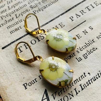 Vintage Floral Earrings Cabochons Vintage Style..