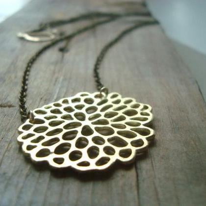 Gold Chrysanthemum Necklace Metalwo..