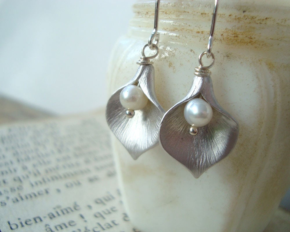 Silver Calla Lily Earrings With White Pearl Bridal Jewelry Flower Floral Mothers Day June Birthstone Small Dangles