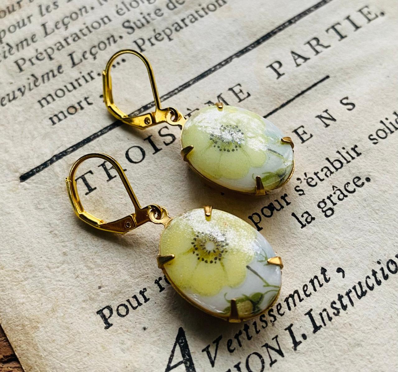 Vintage Floral Earrings Cabochons Vintage Style Bridesmaid Jewelry Brass Old Fashioned Daisy Flower Jewelry 1960s Retro
