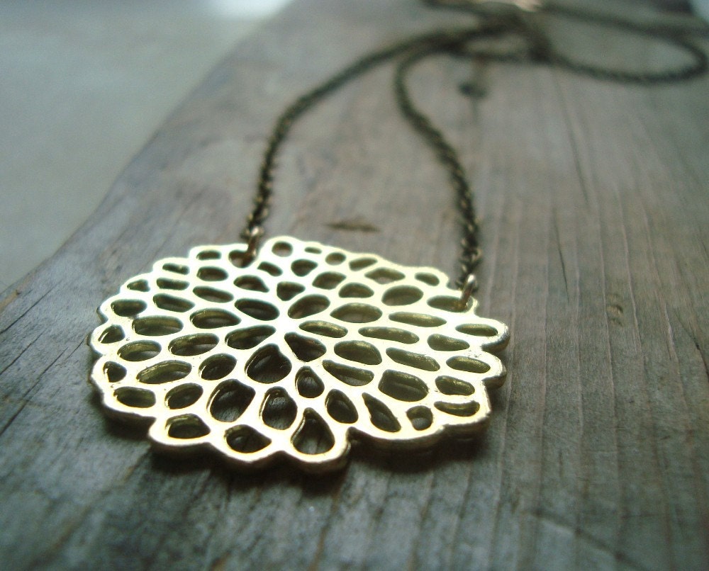 Gold Chrysanthemum Necklace Metalwork Simple Modern Flower Jewelry Asian Style Gifts Under 30 Zen Brass Jewelry Floral Wholesale 