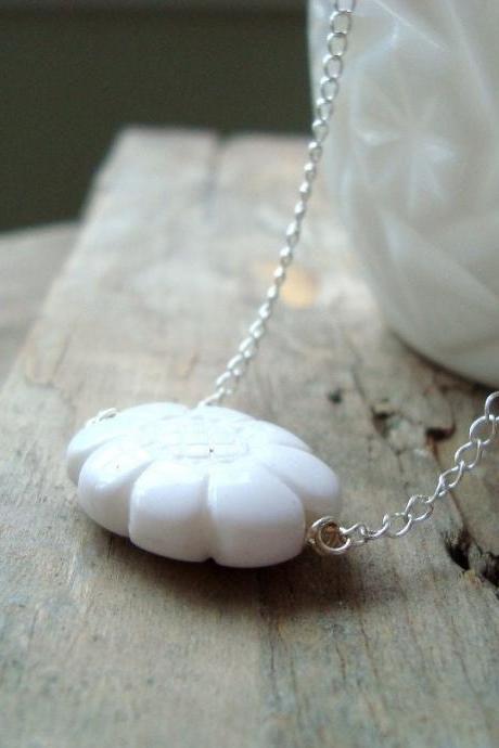 White Daisy Necklace Bridal Jewelry Spring Weddings Simple Silver Flower Jewelry Floral Necklace Weddings Gifts Under 40 