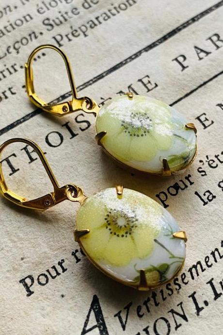 Vintage Floral Earrings Cabochons Vintage Style Bridesmaid Jewelry Brass Old Fashioned Daisy Flower Jewelry 1960s Retro 