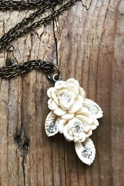 Flower Necklace Cream Resin With Rhinestone Pendant Floral Jewelry Brass Jewelry Vintage Style Bridal Weddings 
